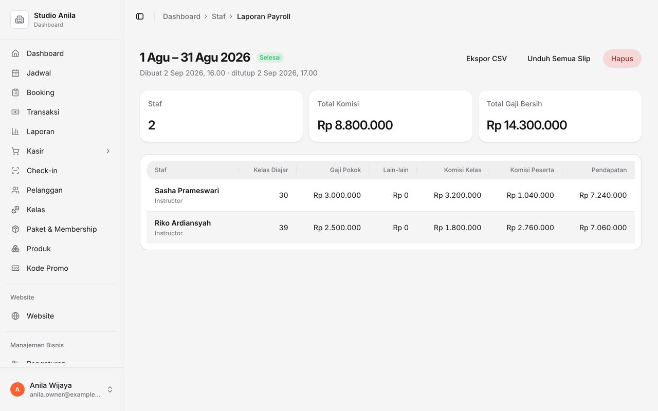 Laporan Payroll periode 1 sampai 31 Agustus 2026 berstatus Selesai: dua staf, total komisi, total gaji bersih, dan tabel per instruktur dengan kelas diajar, gaji pokok, komisi kelas, komisi peserta, serta pendapatan, dengan tombol Ekspor CSV dan Unduh Semua Slip