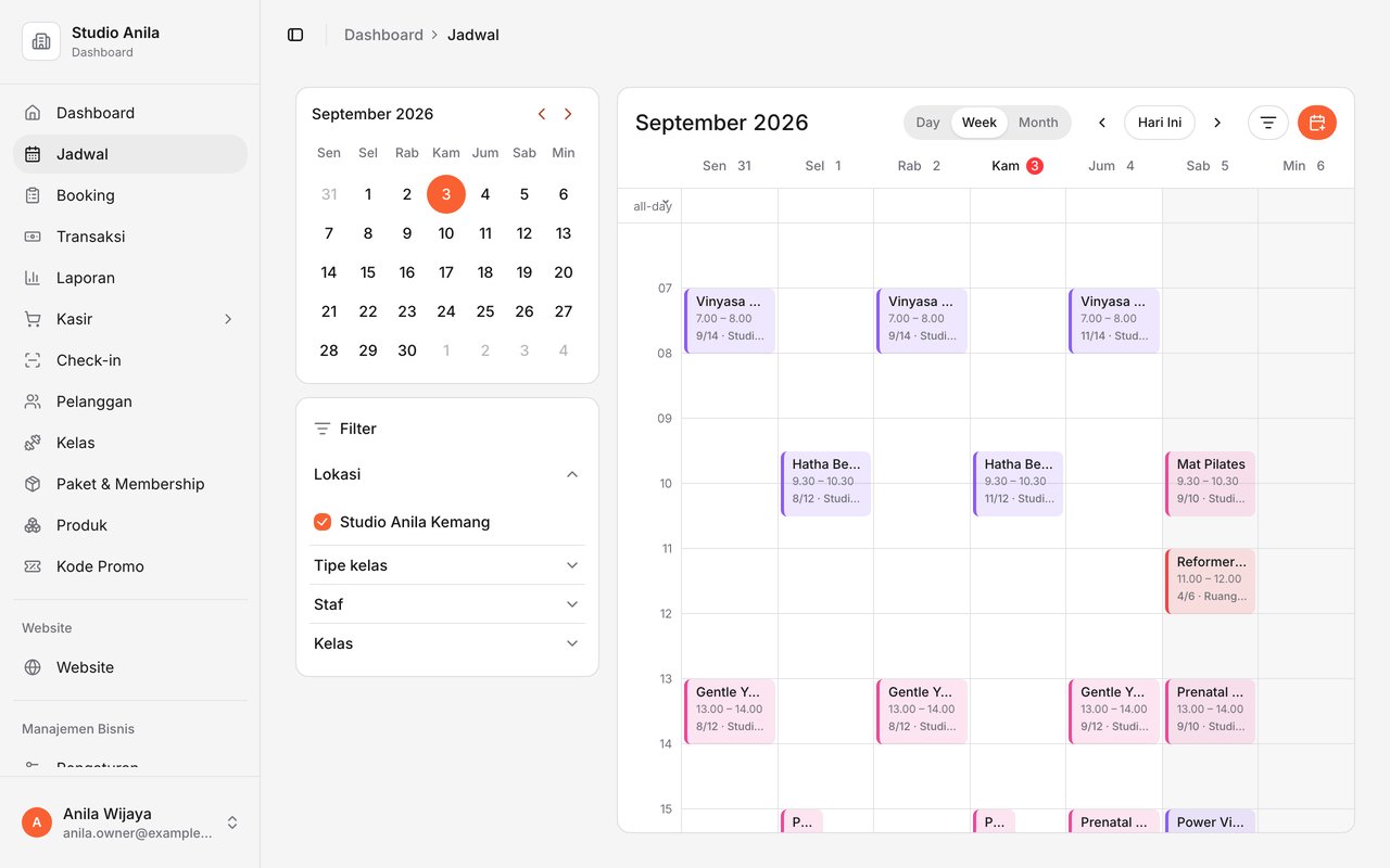 Kalender mingguan di dashboard Studio Anila: kelas Vinyasa, Hatha, Mat Pilates, dan Gentle Yoga dengan warna berbeda, filter lokasi dan staf di kiri
