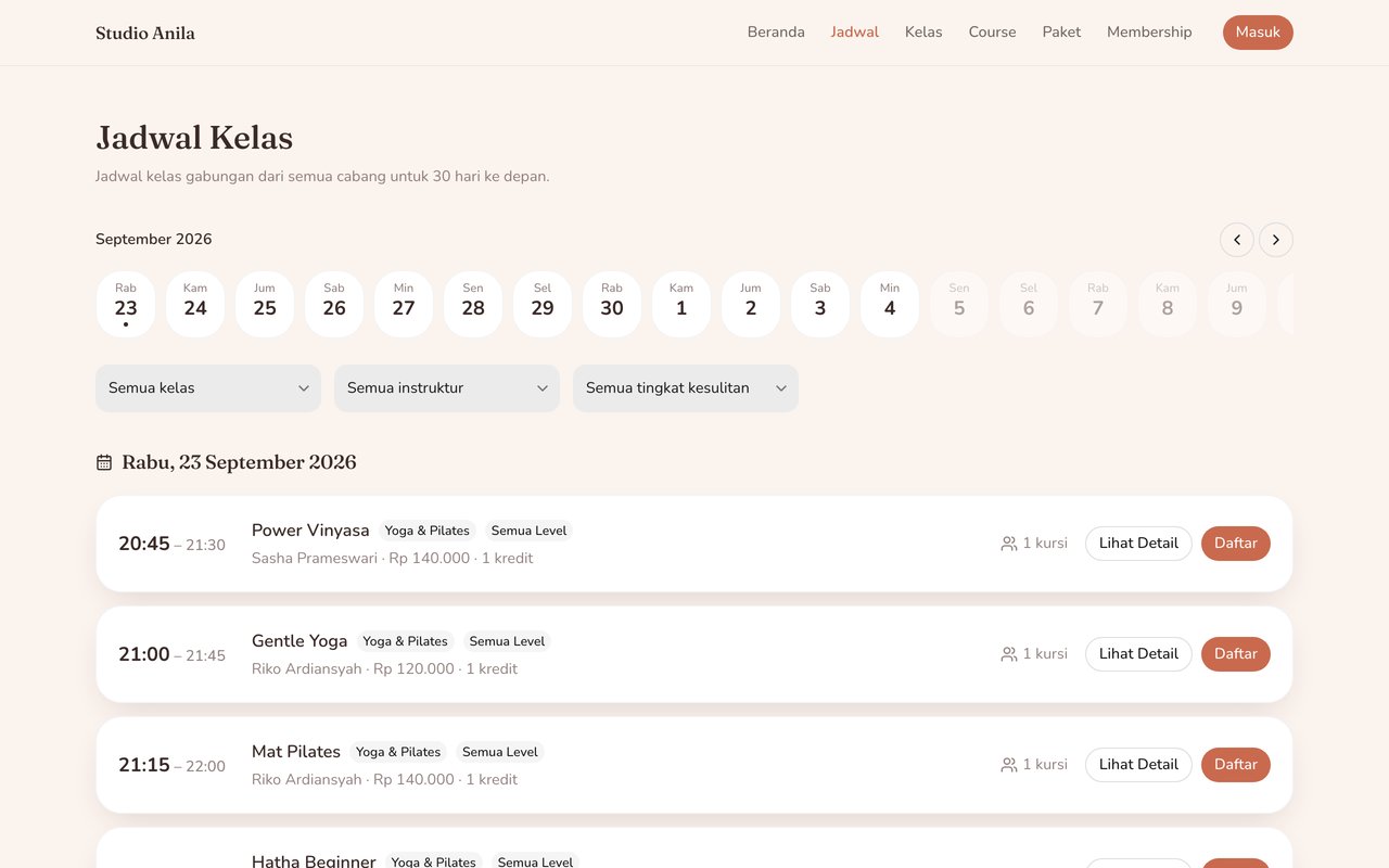 Halaman Jadwal Kelas di website Studio Anila: pemilih tanggal, filter kelas, instruktur, dan tingkat kesulitan, serta daftar kelas dengan harga, kredit, sisa kursi, dan tombol Daftar